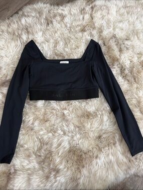 Babaton Black Square-Neck Long Sleeve Crop Top